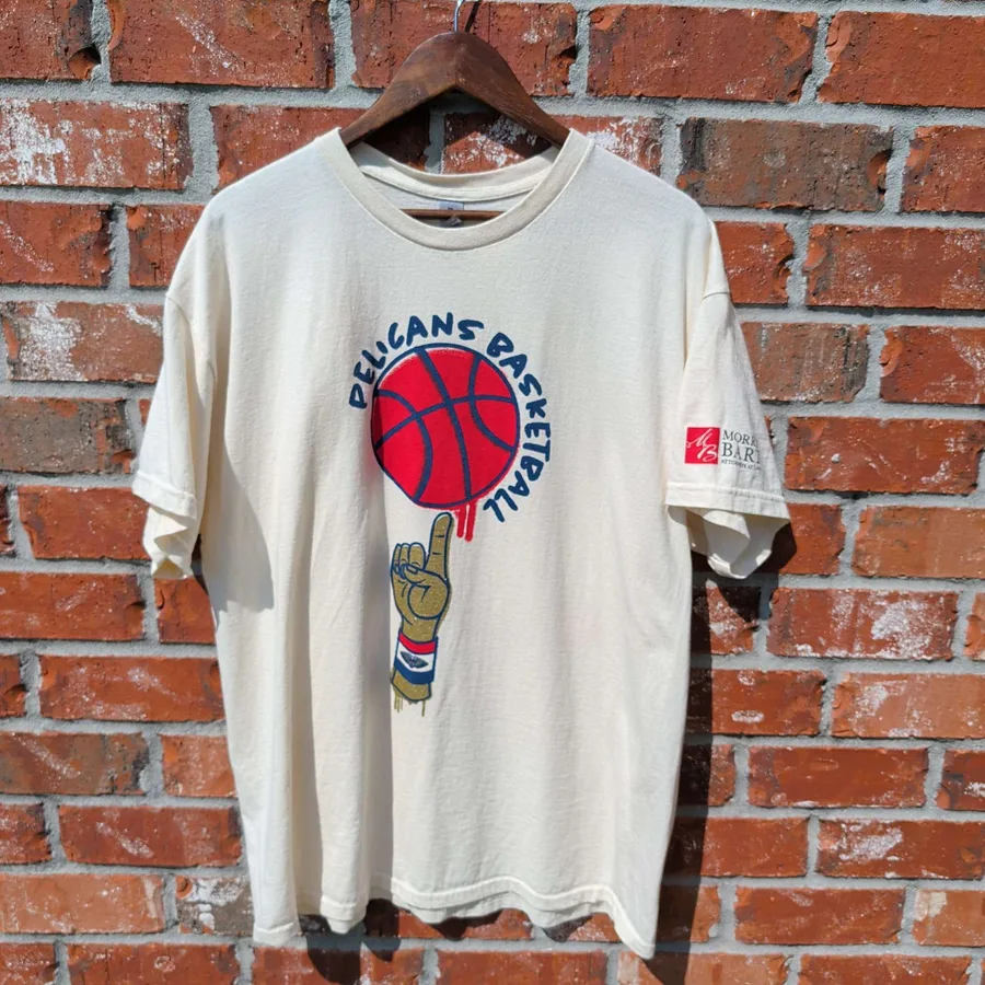 Pelicans Basketball Graphic Tee Mens XL Cream NBA New Orleans Vintage Style