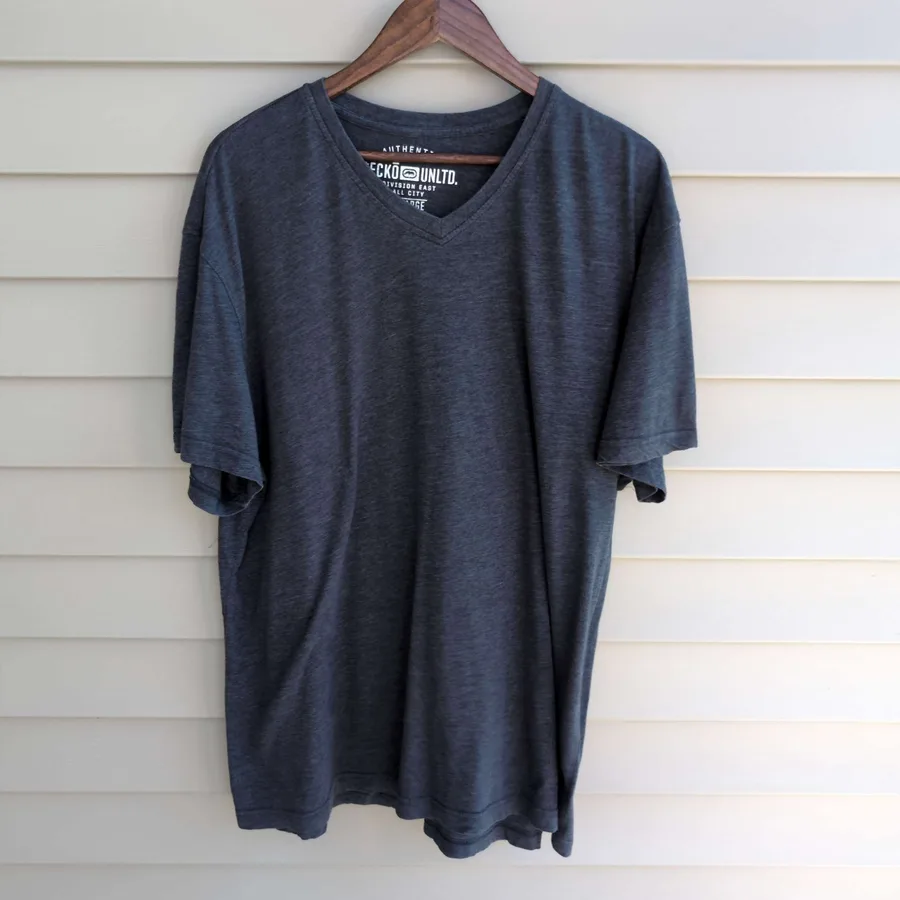 Ecko Unltd V-Neck T-Shirt Mens 2XL Gray Short Sleeve Division East Tee