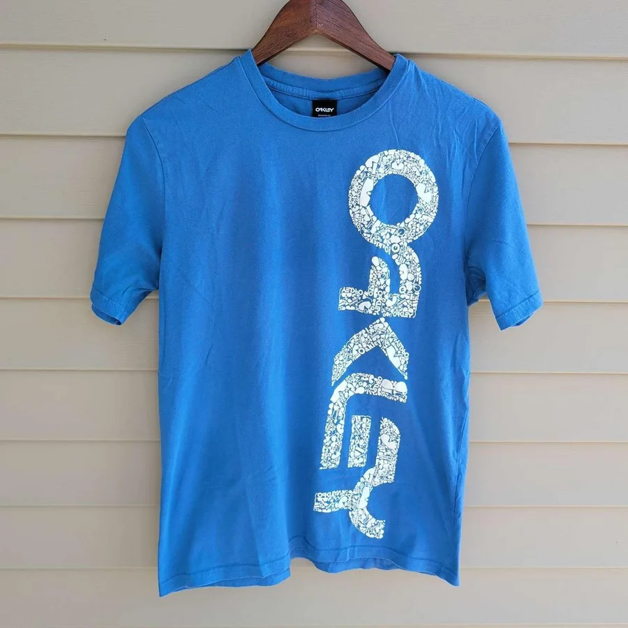 Oakley T-Shirt Mens Medium Blue Vertical Graphic Logo Regular Fit Short Sleeve