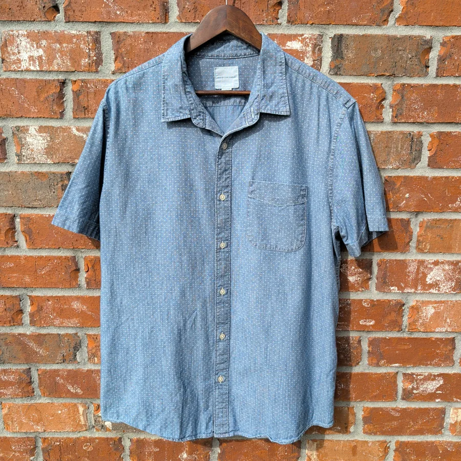 American Eagle Chambray Shirt Mens XL Blue Polka Dot Short Sleeve Button Up