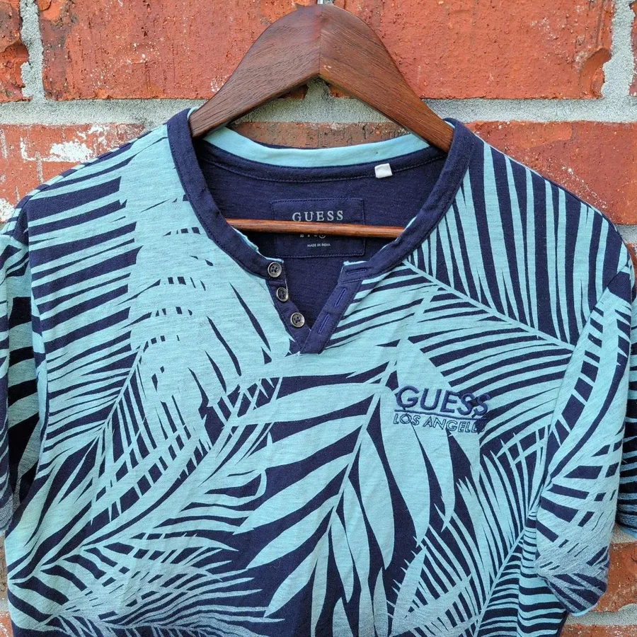 Guess Henley Shirt Mens Large Navy Teal Tropical Palm Leaf Print Short Sleeve