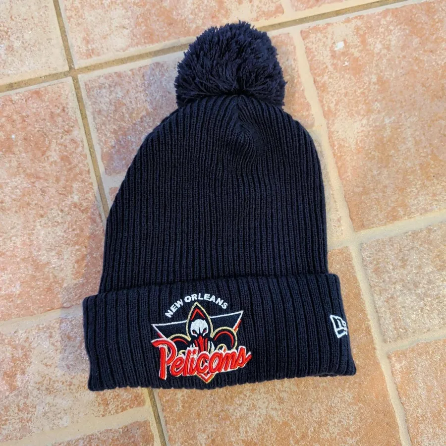 New Era Pelicans Beanie Mens OSFM Navy Blue NBA 75th Anniversary Pom Knit Hat