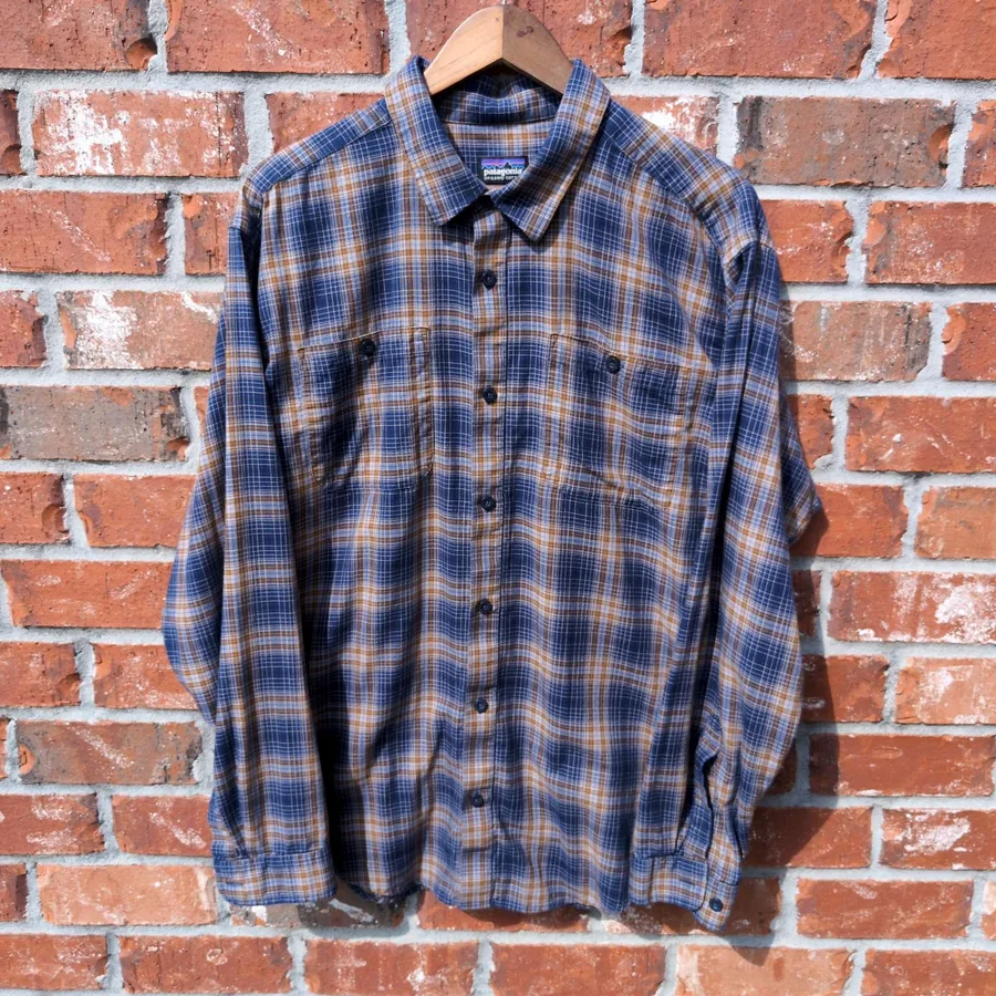 Patagonia Organic Cotton Flannel Shirt Mens L Navy Plaid Button Down Workwear