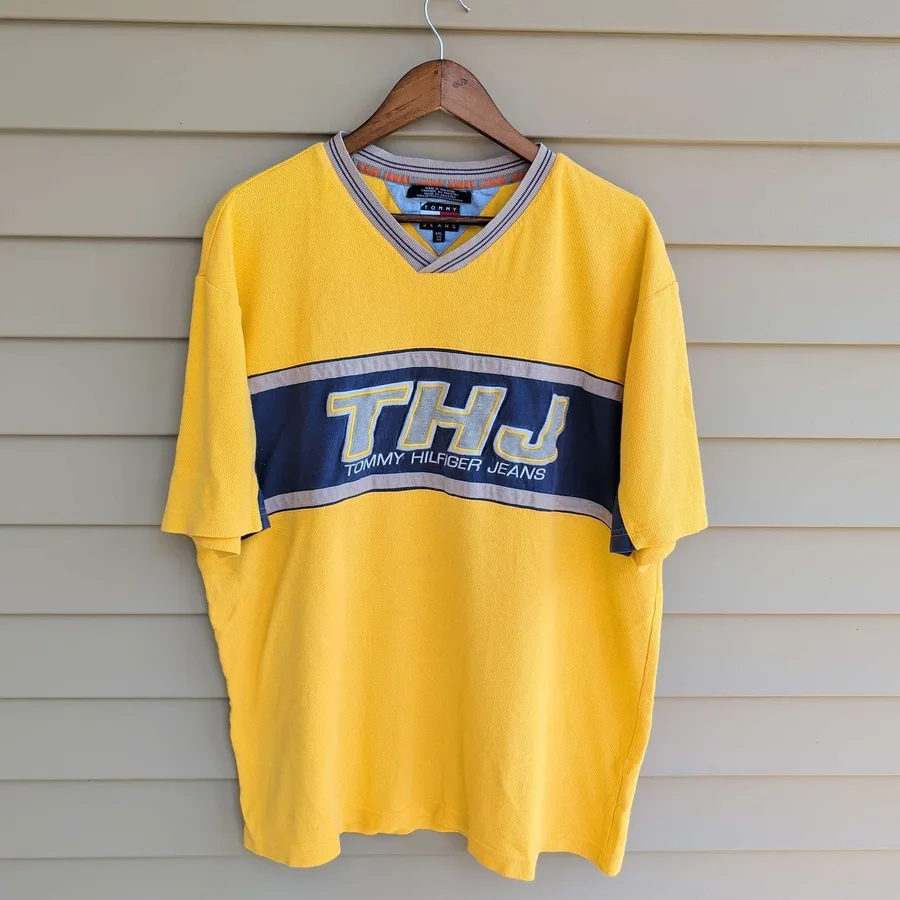 2003 Tommy Hilfiger Jeans T-Shirt Mens XXL Yellow V-Neck Graphic Waffle Knit