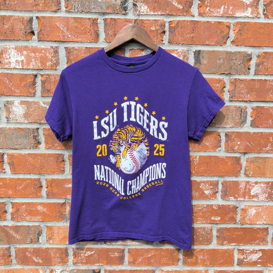 Gildan LSU Tigers T-Shirt Small S Purple 2025 National Champions Baseball