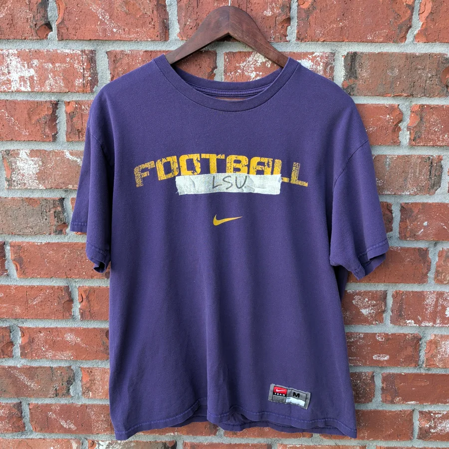 VTG 90s Nike Team LSU Tigers Football T-Shirt Mens M Purple Tiger Eye