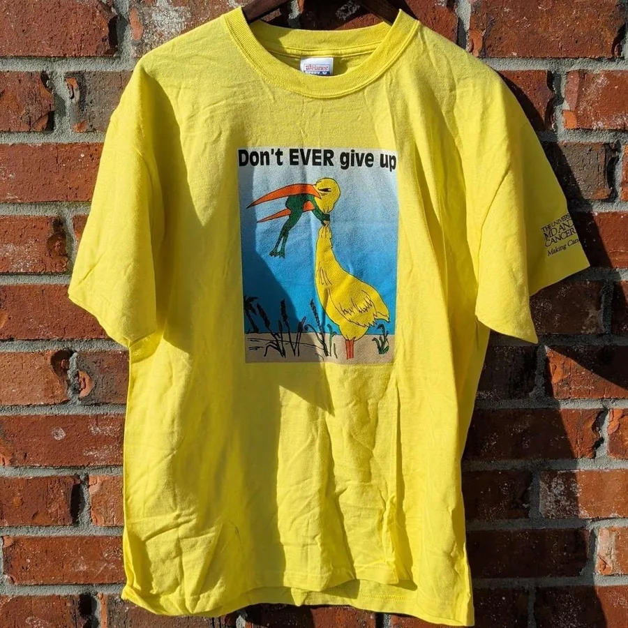 Hanes T-Shirt Mens Large Yellow MD Anderson Don't Ever Give Up Stork Frog Tee