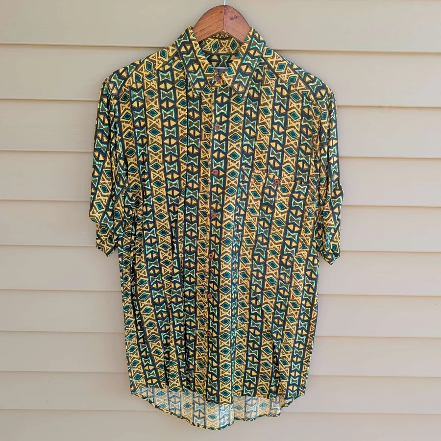 United a Break From Tradition Shirt Mens M Tribal Print Rayon Short Sleeve