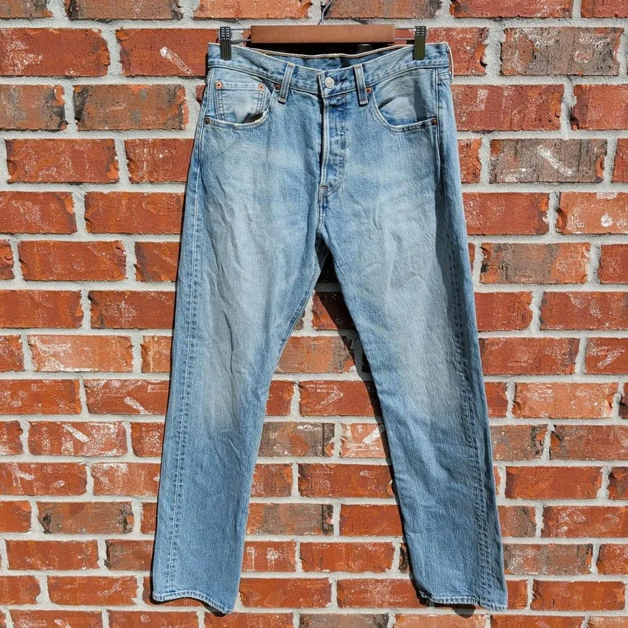 Levi's 501 Original Fit Jeans Mens 30x32 Light Wash Blue Straight Button Fly